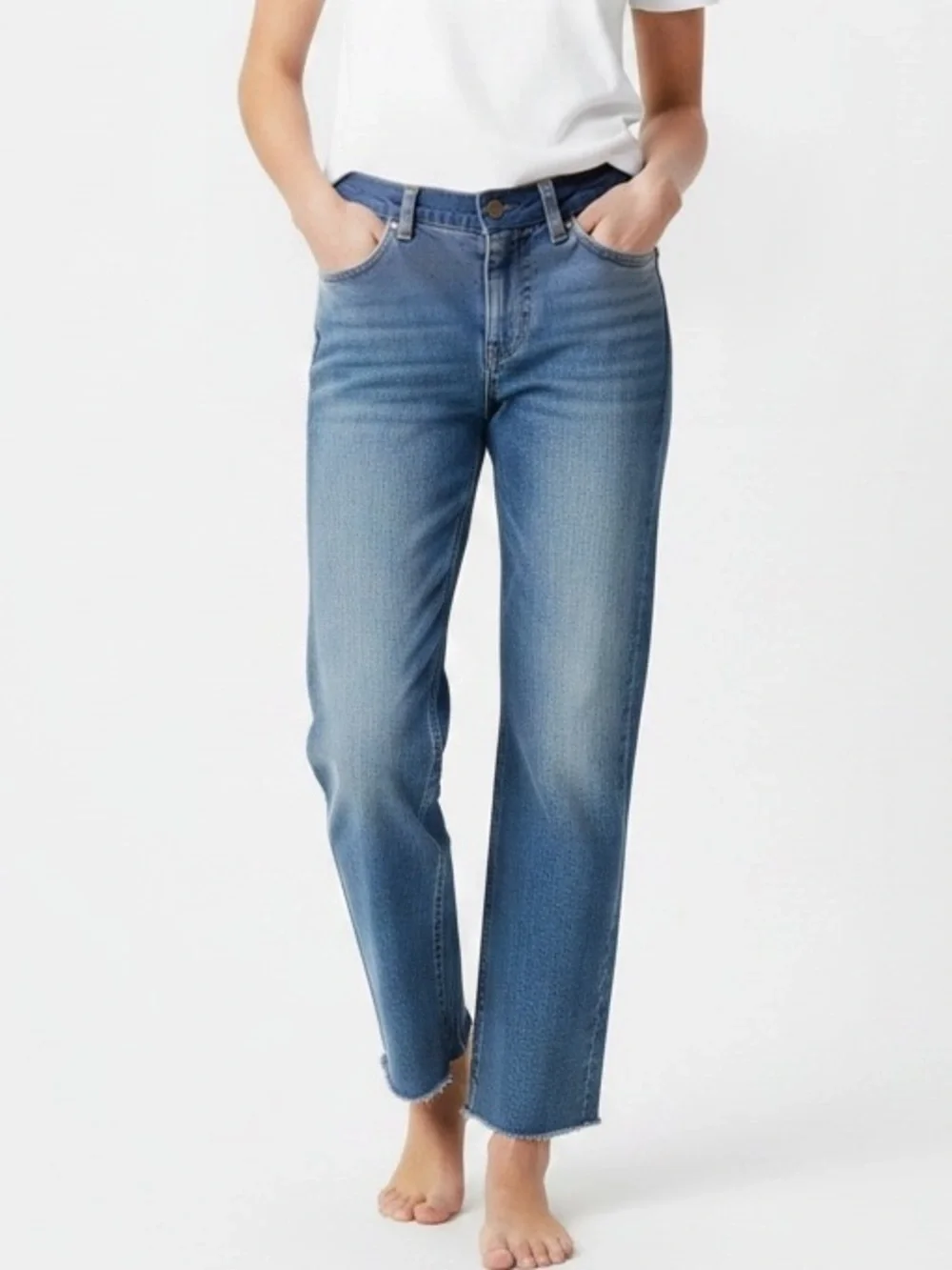 CALVIN KLEIN Jr Mid Rise, Straight Jeans Size 26  Light Wash Raw Hem White Tag